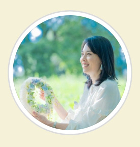 フルールカフェの講師の写真です。講師： Flower Designer 吉澤美智子先生